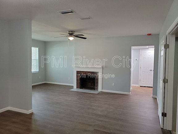 3rd image of 1356 River Hills Cir E