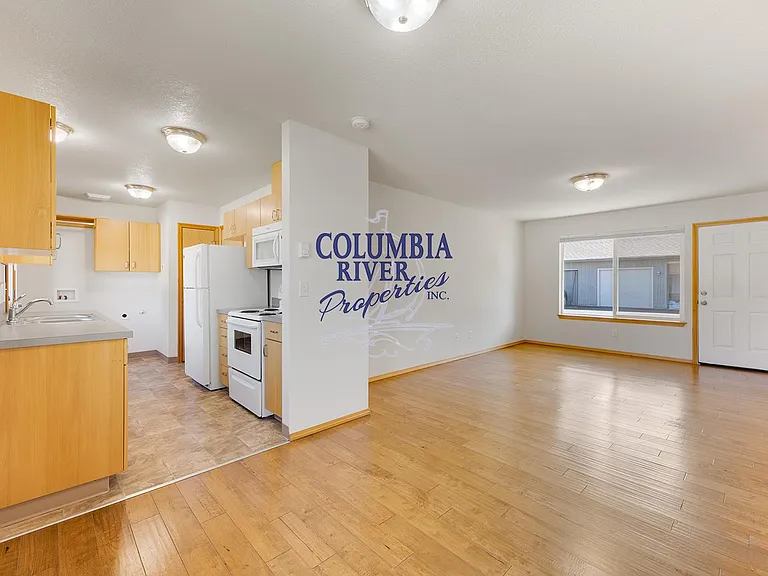 1495 N Goerig St #B — Photo 14