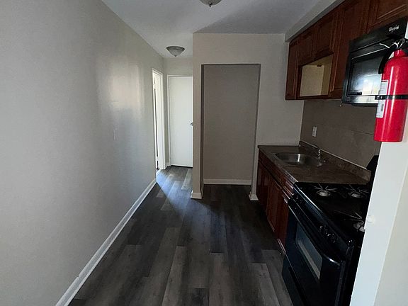 3rd image of 103 Montclair Ave #18