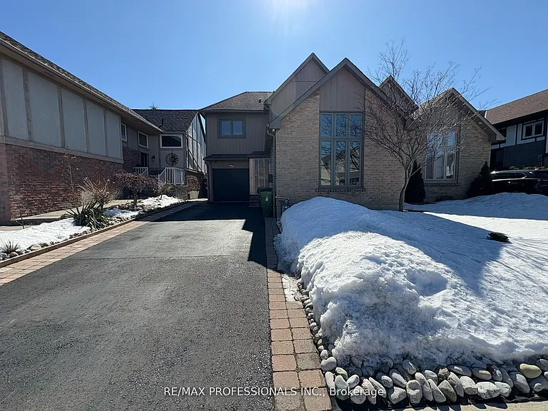 19 Elmbrook Cres #LOWER — Photo 2
