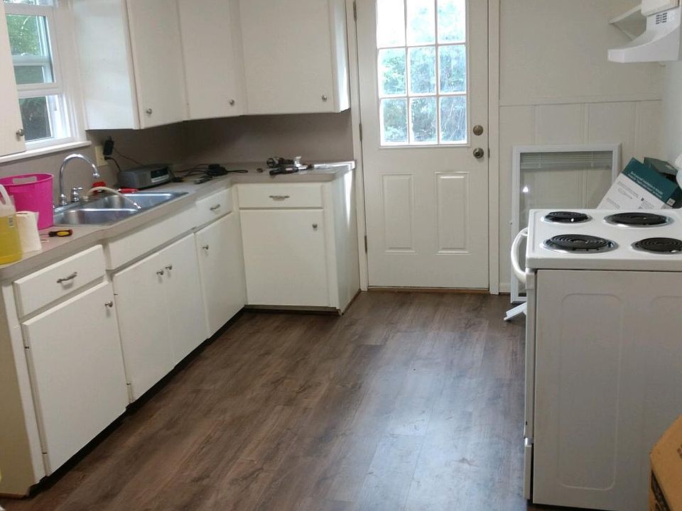 2nd image of 203 S Avenue A