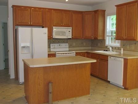 4th image of 5402 Carey Pl