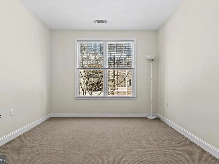 200 W Elm St #1207 — Photo 10