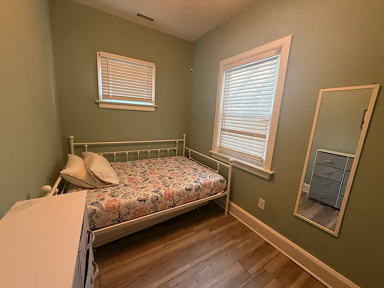 7 N Vassar Sq — Photo 8