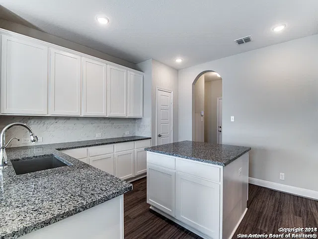 4 bed, 3.5 bath, 3070 sqft, $3,100 — Photo 4