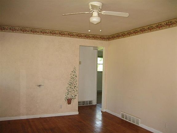 2nd image of 2293 Canary Ln