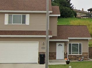 3207 Eastside Pl, Bismarck, ND 58501