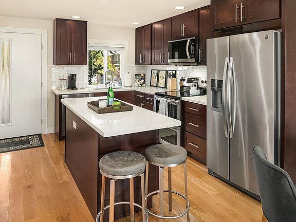 5th image of 223 5th Ave APT 5