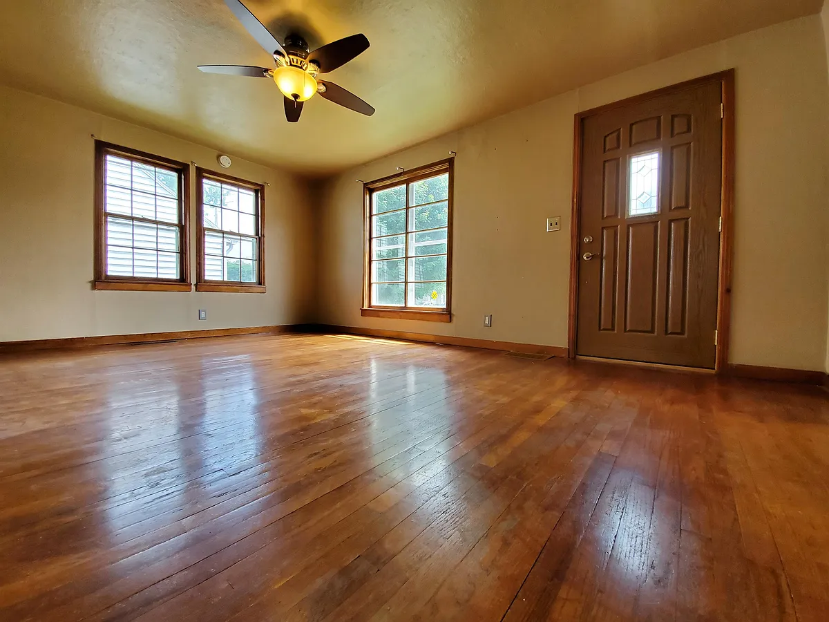 Building Photo - 1421 3rd St NE #1