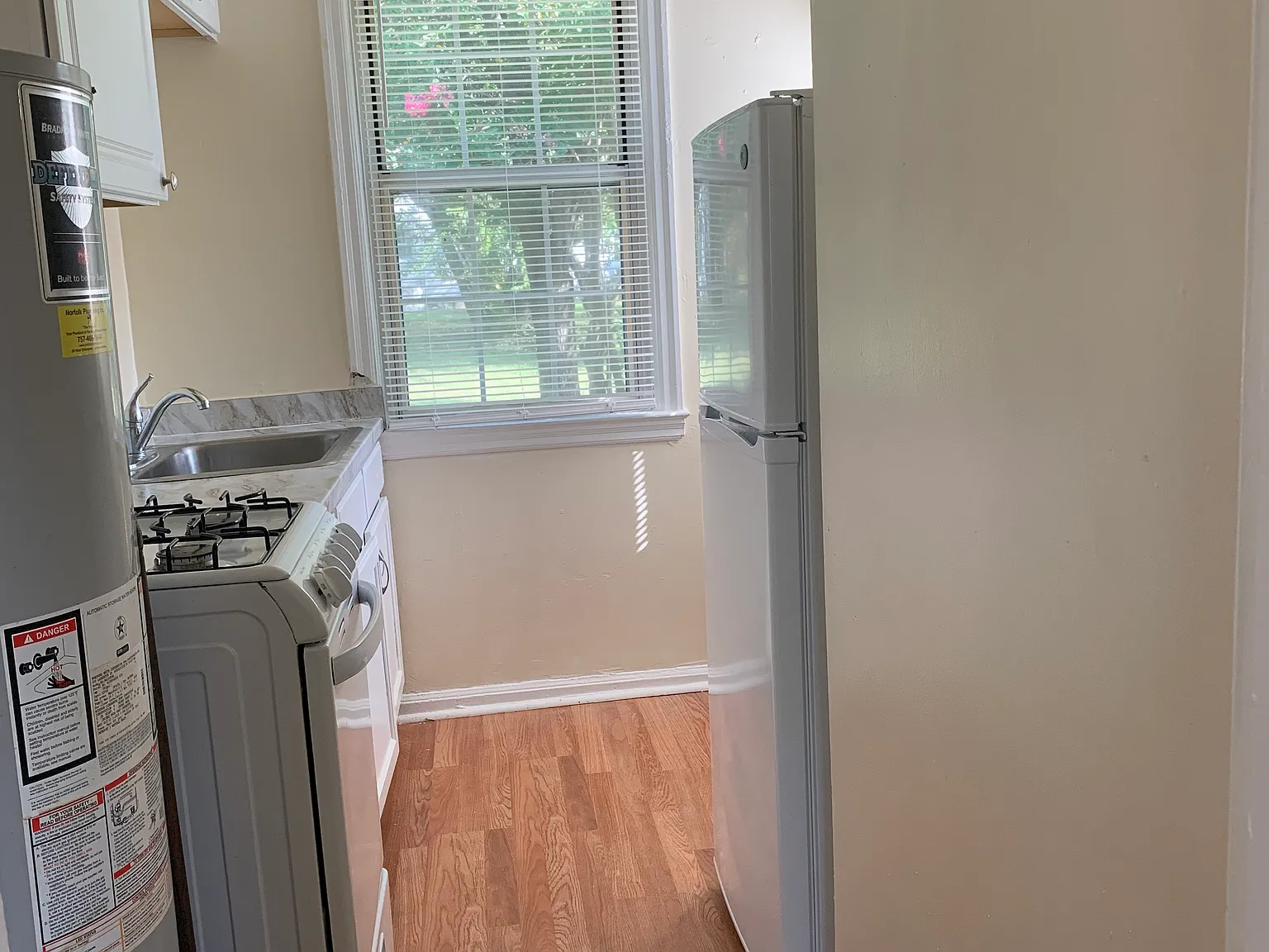 2 bed, $1,100 — Photo 2