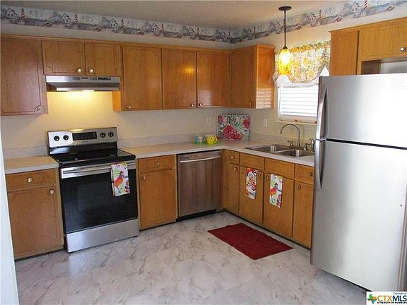 Kitchen w/ New Stainless Appliances