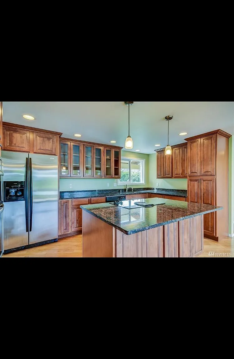 491 Hazelwood Dr — Photo 1