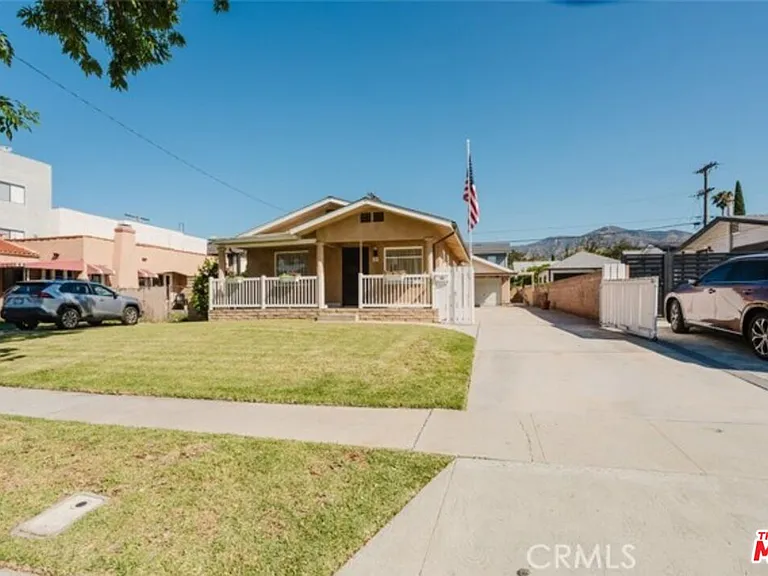609 Alexander St — Photo 28