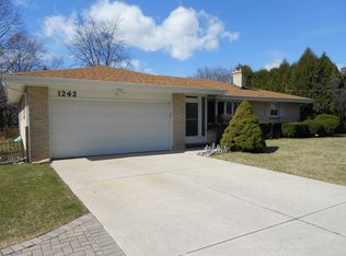 1242 Emmertsen Rd S, Racine, WI 53406