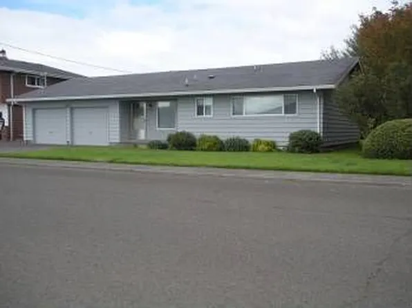 1204 9th St, Tillamook, OR 97141