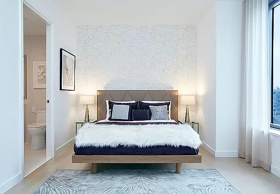 3rd image of 3 Court Sq APT 611