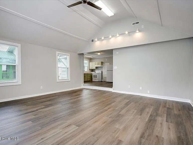 1736 Fenwick St — Photo 3
