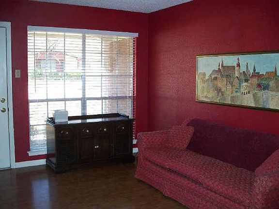 2nd image of 129 Ravenswood Dr