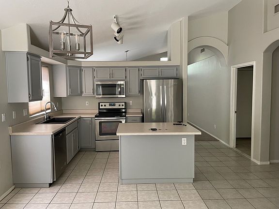 4th image of 1027 W Todd Dr