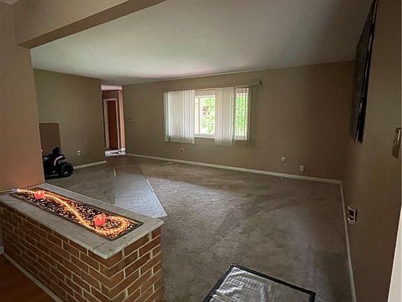 5th image of 2542 Baywood St