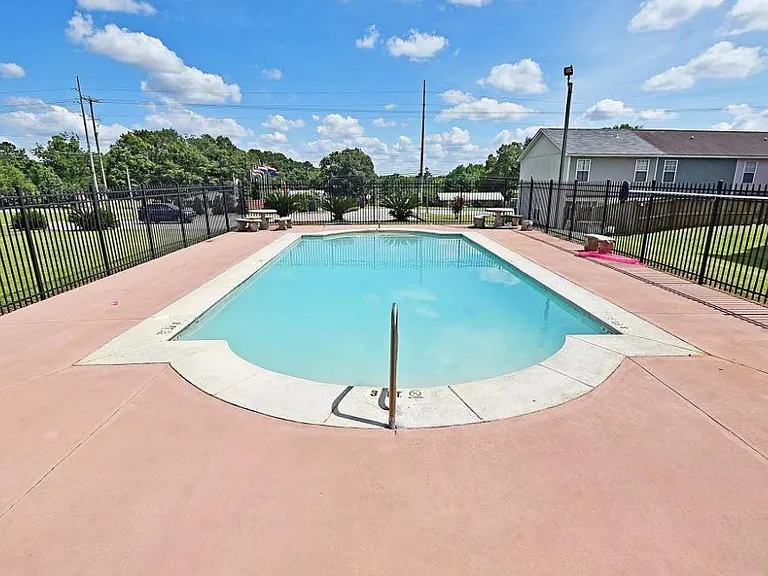 128 Commons Dr — Photo 20