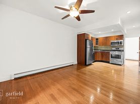 323 7th St, Brooklyn, NY