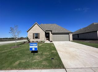 556 Meadow Run Dr, Van Alstyne, TX 75495