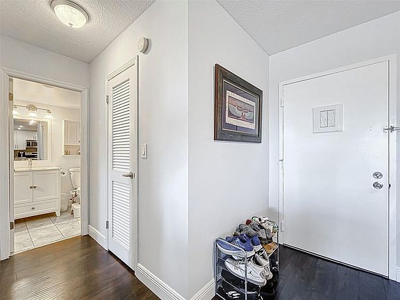 3rd image of 1625 SE 10th Avenue #803
