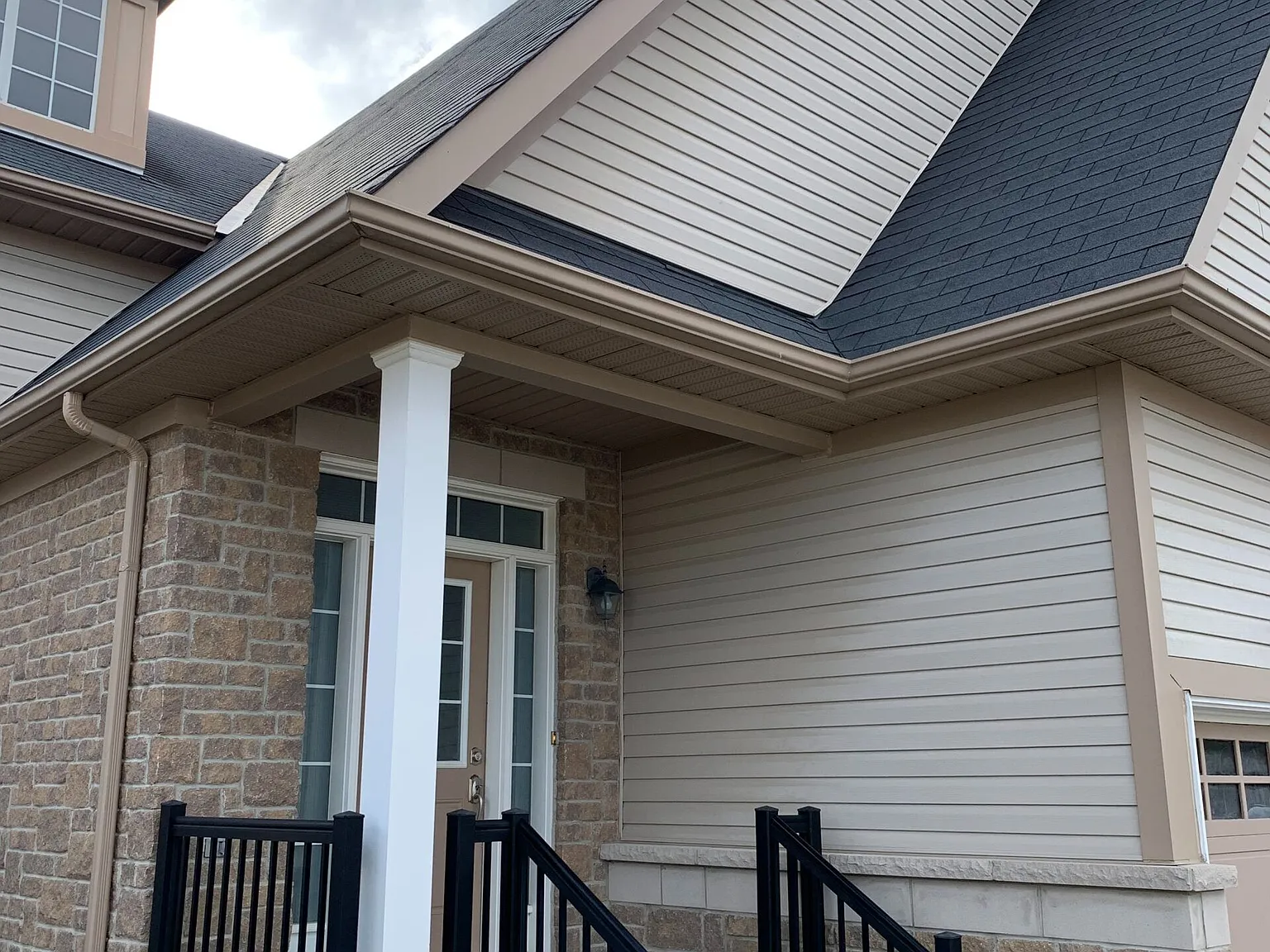 4 bed, $2,800 — Photo 1