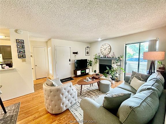 2nd image of 1901 Holleman Dr W APT 301