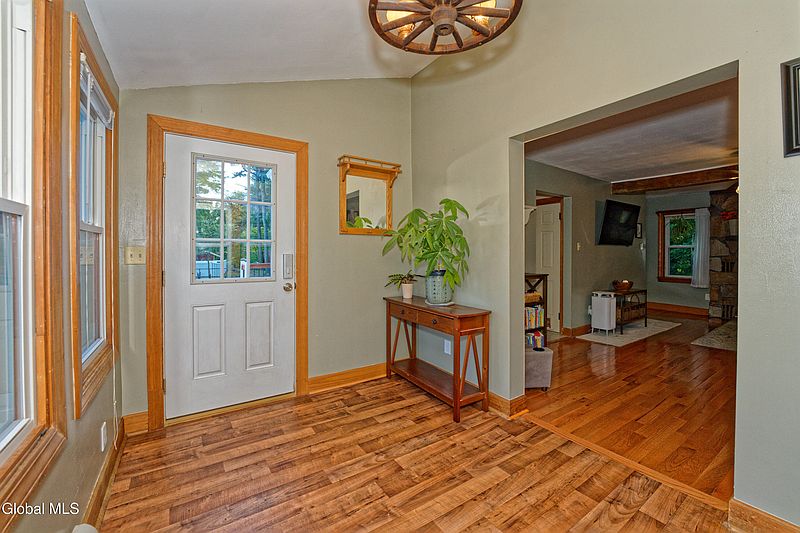 4th image of 780 Feura Bush Road