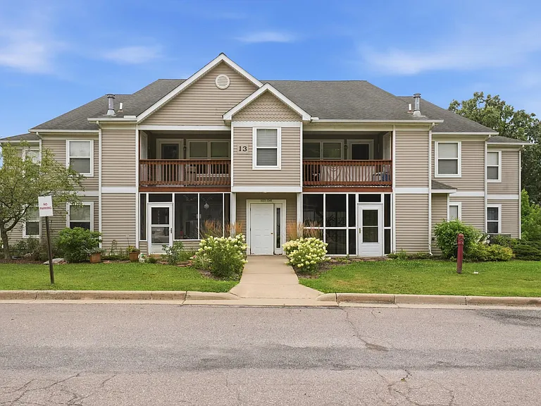 1335 Millbrook Trl — Photo 2