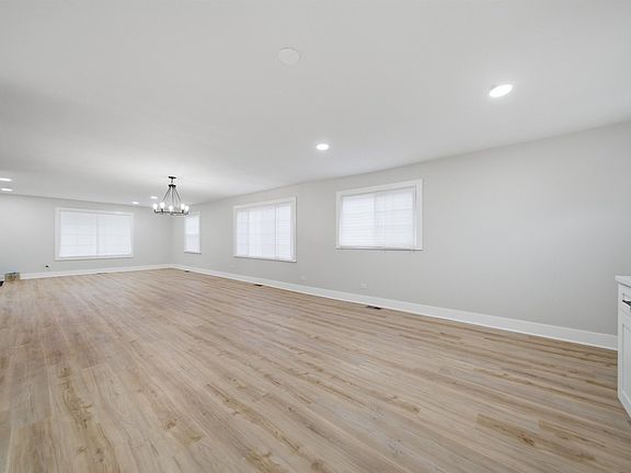 5th image of 9839 Meade Ave