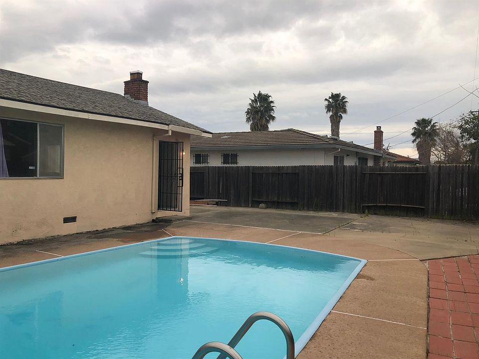1st image of 7121 Conrad Dr