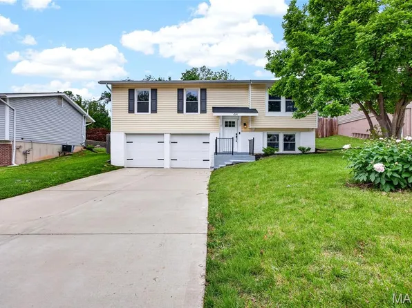 6 Oak Forest Dr, Saint Peters, MO 63376
