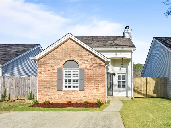 2827 Swallow Ln, Northport, AL 35476