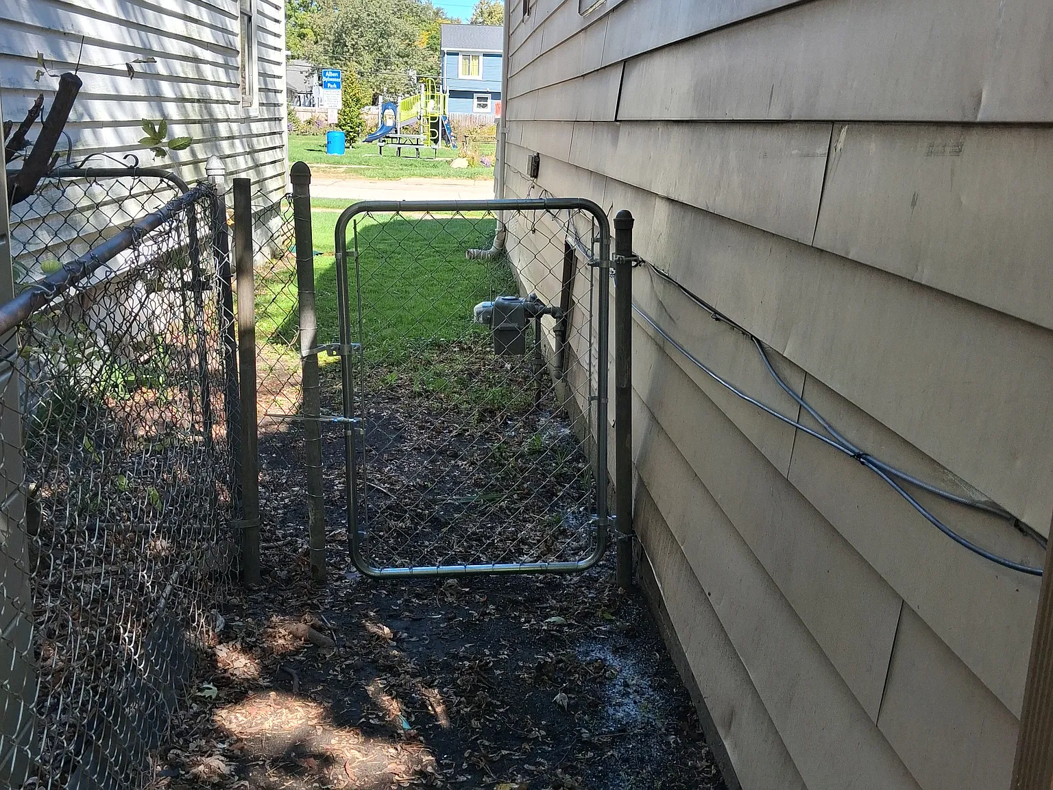 4 bed, 861 sqft, $1,400 — Photo 2