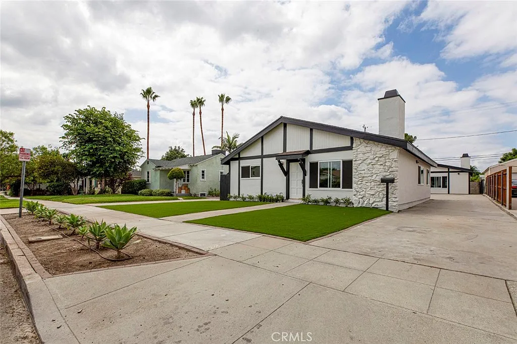 821 N Maple St — Photo 2