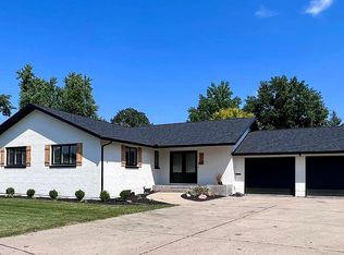 222 11th Cir, De Witt, IA 52742