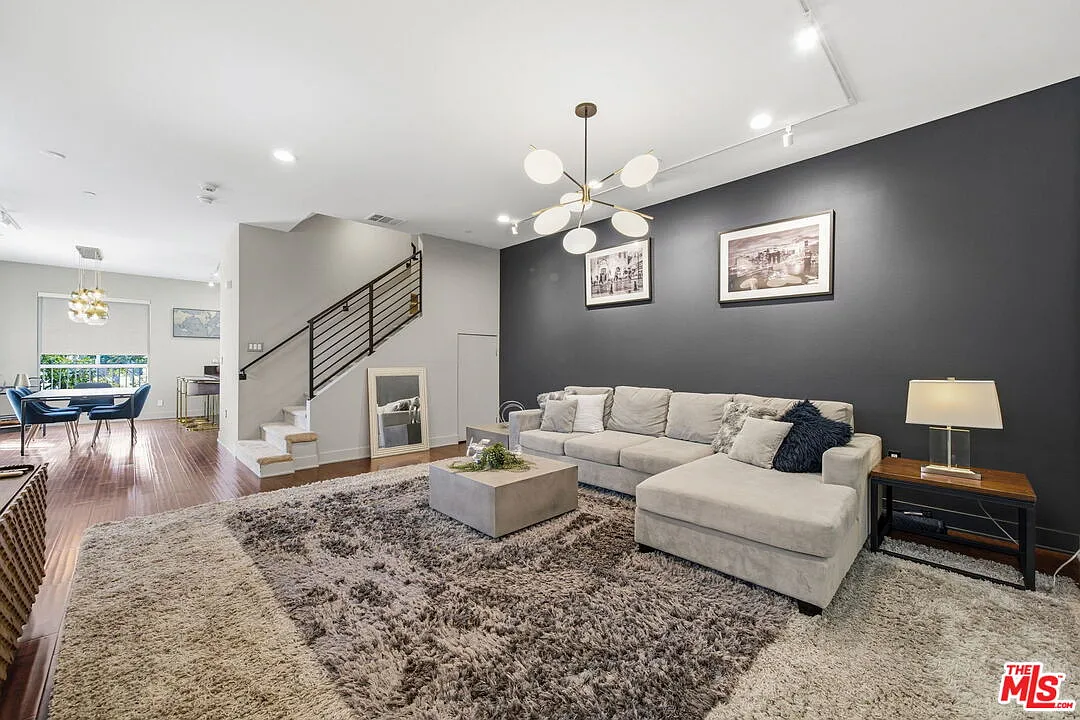 3 bed, 3.0 bath, 2000 sqft, $5,950 — Photo 4