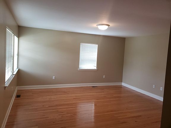 4th image of 76 Midland St