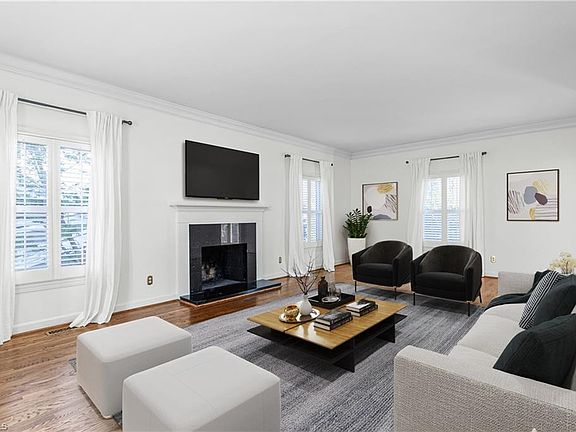 4th image of 441 Fieldstone Dr