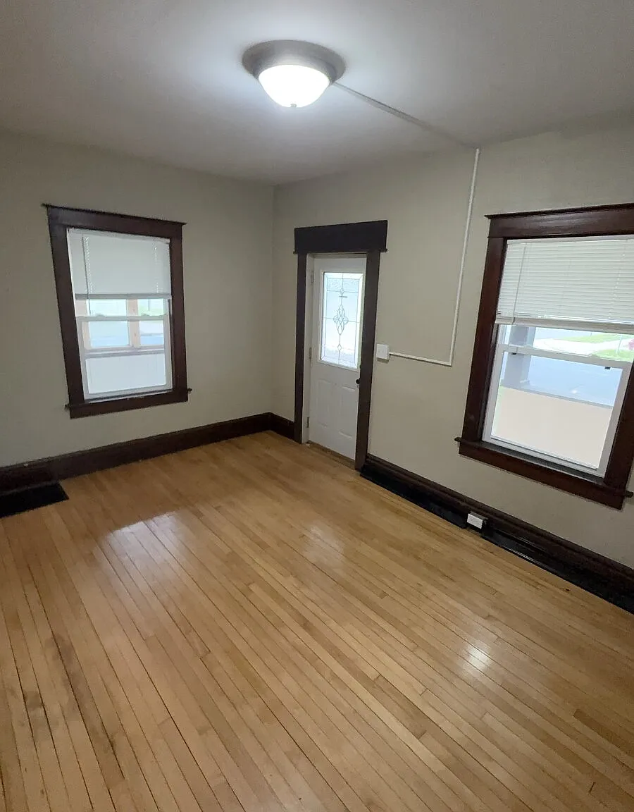 3 bed, 1.0 bath, 1293 sqft, $525 — Photo 4