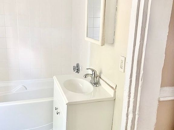 5th image of 32 Pearl St #1E