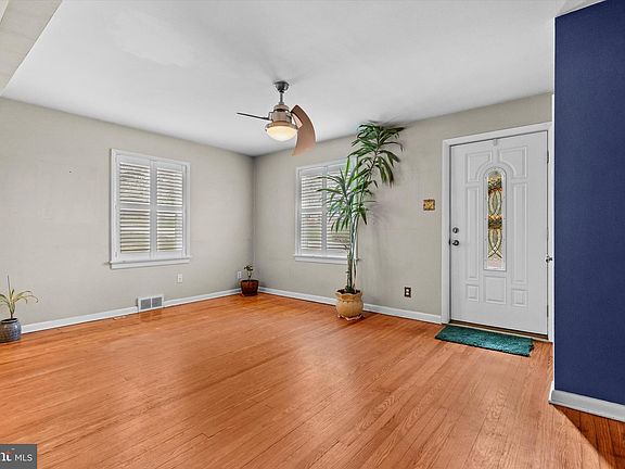 5th image of 98 Lancaster Ave