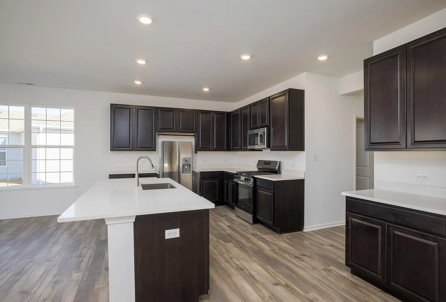 3 bed, 1792 sqft, $2,900 — Photo 3