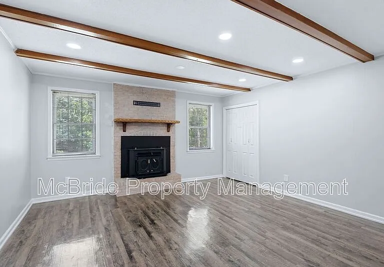 4409 Roxbury Dr — Photo 4