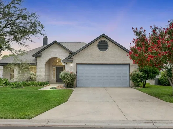 311 Chase Oaks Pl, Fredericksburg, TX 78624