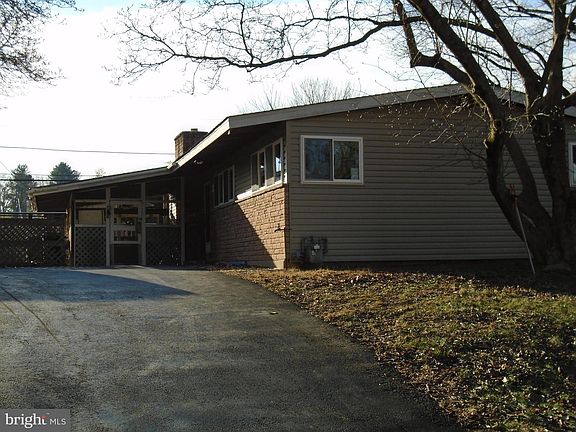 3rd image of 14 Valley Green Dr