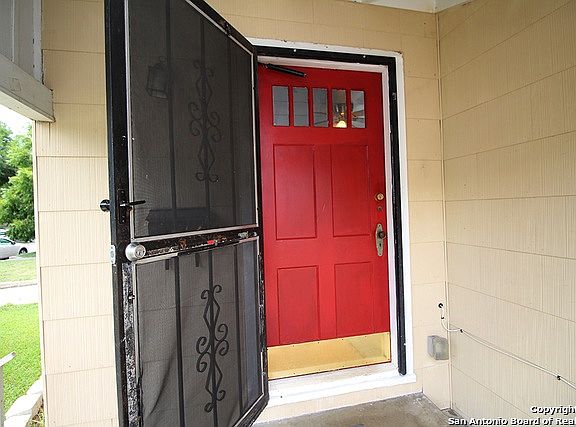 4th image of 135 Rollins Ave